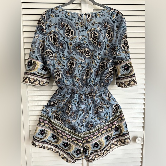 Short jumpsuit with three-quarter sleeves, super cool material. - Picture 2 of 6